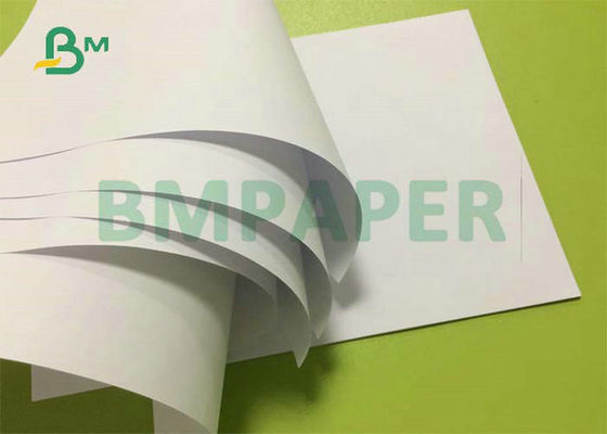 Crema Ciao-ingombrante e carta bianca del libro di colore con spessore differente