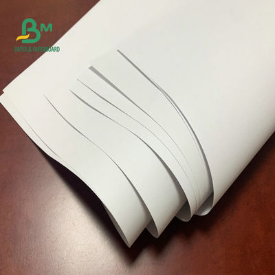 La luminosità bianca di superficie regolare del rotolo della carta per scrivere ha sfalsato 60g non rivestito 80g per il blocco note