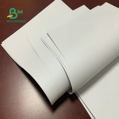 La luminosità bianca di superficie regolare del rotolo della carta per scrivere ha sfalsato 60g non rivestito 80g per il blocco note