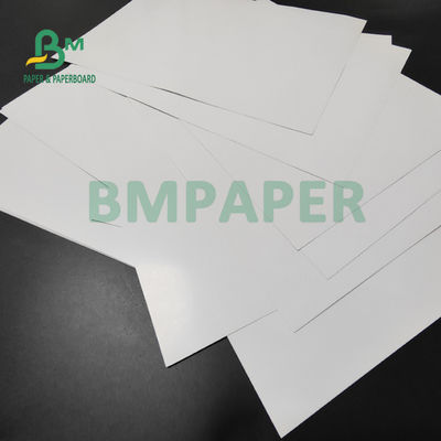 Lucentezza di seta 120gsm di carta 148gsm del testo bianco di lucentezza C2S per le pagine 635 x 965mm della rivista