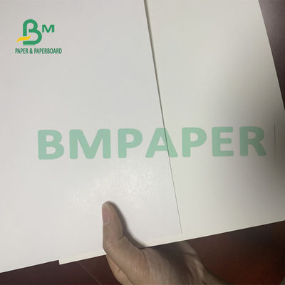 Del vergine pasta di cellulosa lo strato bianco della carta del cartone liscio per le carte 610mm x 860mm dell'invito