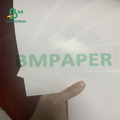 Del vergine pasta di cellulosa lo strato bianco della carta del cartone liscio per le carte 610mm x 860mm dell'invito