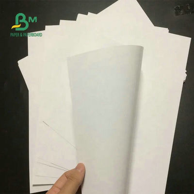 fabbricazione lucida bianca di 130cm x di 95 200gram 250gram Art Paper Roll For Brochure