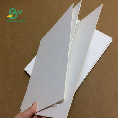 Il cartone bianco laminato ricoprente riveste 72 x 102cm 1mm 2mm 3mm per il contenitore di regalo