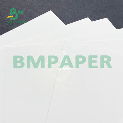 Uno spessore del risguardo bianco rivestito del lato alto per i cosmetici che imballano il ODM dell'OEM