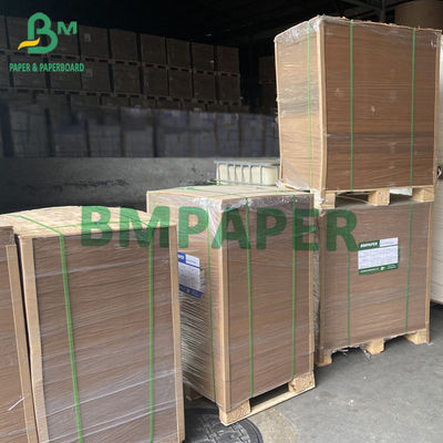 Strati ad alta resistenza 80gsm 90gsm di carta kraft di Brown scuro per la borsa di consegna