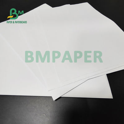 carta per scrivere bianca non rivestita di 50gsm 55gsm Woodfree per stampe 66 x 106cm del libro