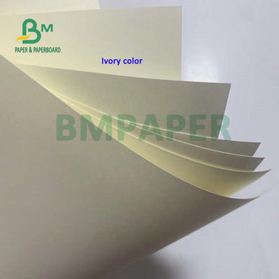 Strato di carta non rivestito di Woodfree 55gsm 65gsm dell'avorio bianco per la fabbricazione del taccuino