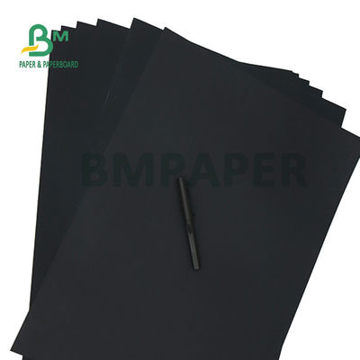 150gm 200gm Carta Kraft nera per imballaggio regalo 70 x 100cm Buona rigidità