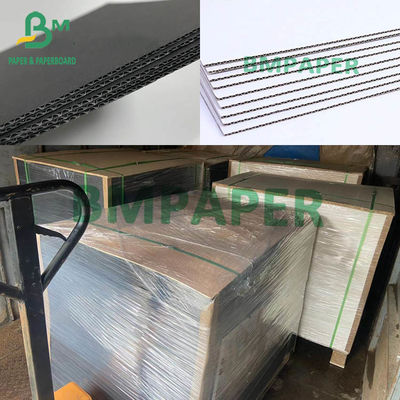 Carta di cartone ondulato nero/bianco 3 strati a colori piene F Flute Board 700mm X 1000mm
