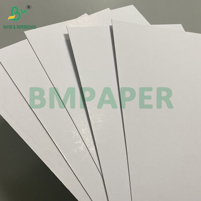 1 mm 820 g di cartone bianco con grigio centrale 2 strati di cartone laminato 31 &quot;x 43&quot;