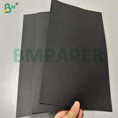 Carta colorata nera rossa non patinata da 200 grammi e 250 grammi per scatole per imballaggio 61 x 86 cm