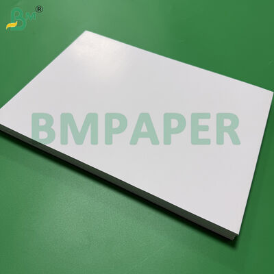 Carta patinata di alta qualità C/1S da 68 libbre 80 libbre, un lato, 25 pollici x 38 pollici, fogli bianchi