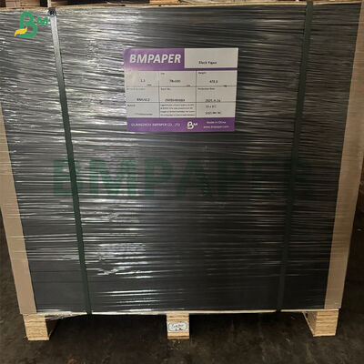 Etichetta appendibile in cartoncino nero 310gsm con texture premium 889*635mm