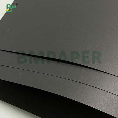 Etichetta appendibile in cartoncino nero 310gsm con texture premium 889*635mm
